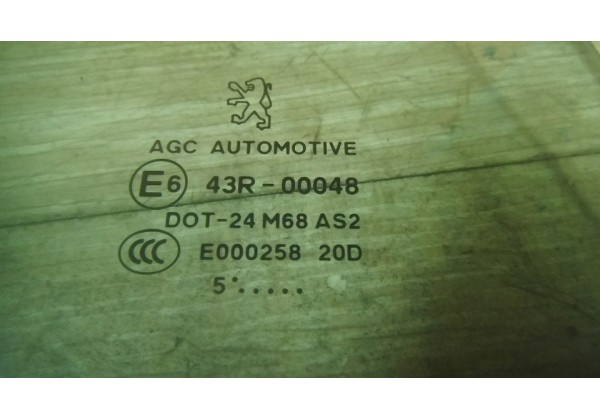 Скло правої задньої дверки Peugeot 307 SW, 05-08, універсал